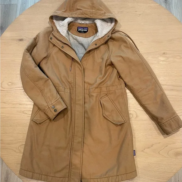 Patagonia women’s tan parka - Picture 6 of 6